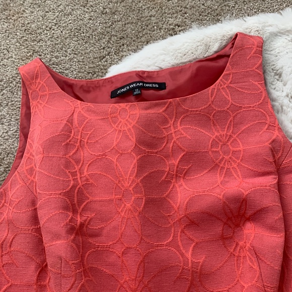 Jones Wear Coral Floral Sleeveless Dress- 12 - Picture 4 of 11
